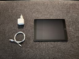 Apple iPad 10.2" 9th Gen (2021) 64GB WiFi – Nyskick + original laddare