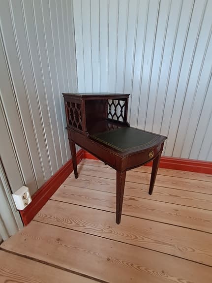 Antik Sängbord med låda i Engelsk stil 1900-tal