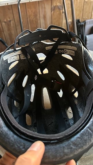 Giro cykelhjälm svart