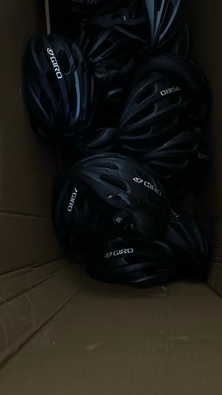 Giro cykelhjälm svart