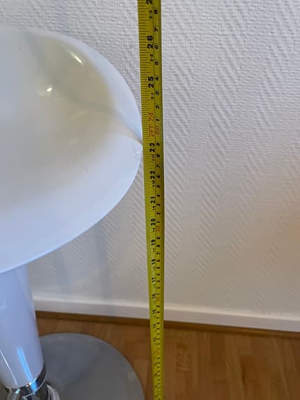 Vit höj- & sänkbar Barstol Saddle, fint skick