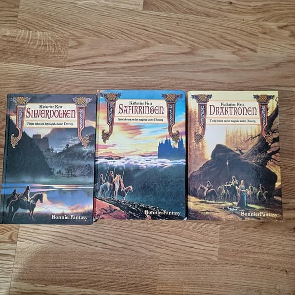 Safirringen, Silverdolken" och "Draktronen fantasyböcker.