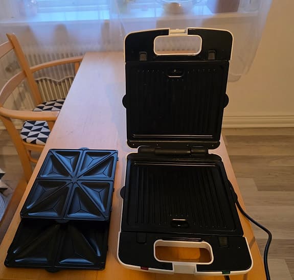 Kenwood Sandwich Maker and Grill with 2 sets of plates