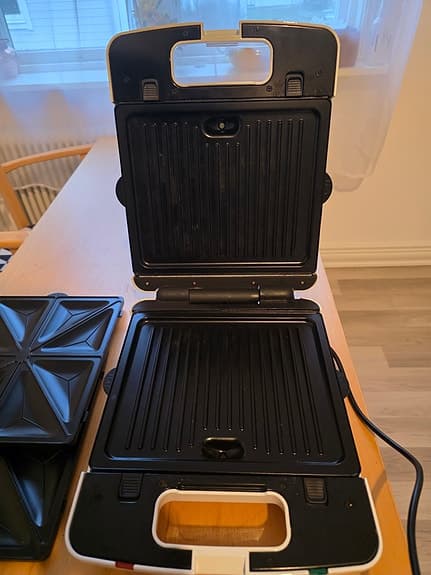 Kenwood Sandwich Maker and Grill with 2 sets of plates