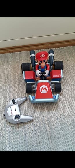 Super Mario radiostyrd bil med Mario-figur