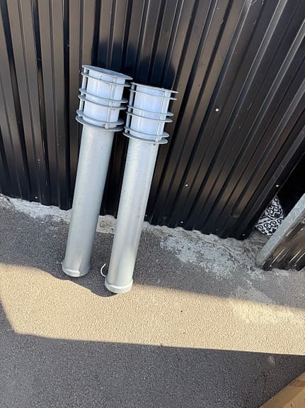 Pollar belysningsstolpar