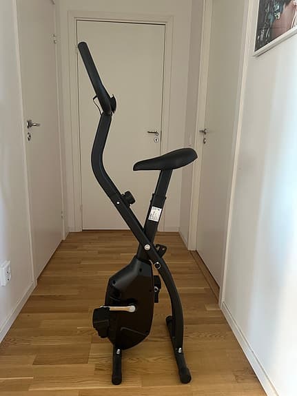 Yosemite motionscykel hopfällbar svart