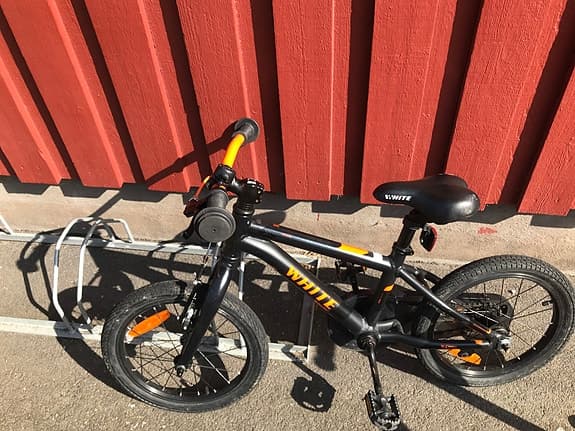 Sportig pojkcykel