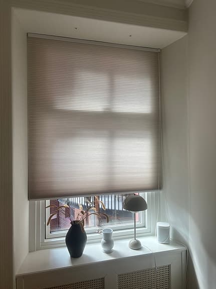Duettgardin med vit kulkedja från My windows