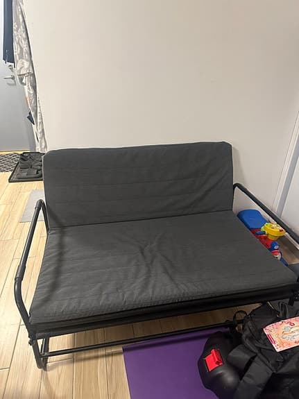 IKEA bäddsoffa svart metallstomme grå klädsel
