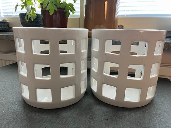 Vit kruka med rutmönster keramik Åhlens