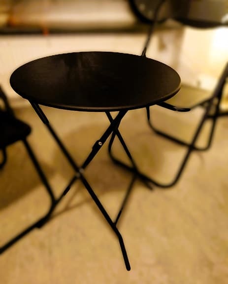Hopfällbart metallbord med två stolar – café-/balkongset