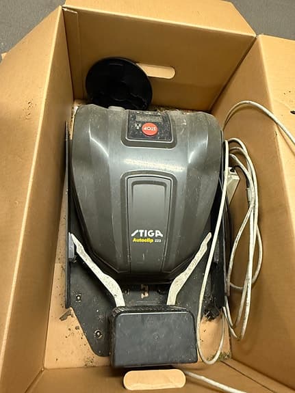 Stiga Autoclip 223 robotgräsklippare