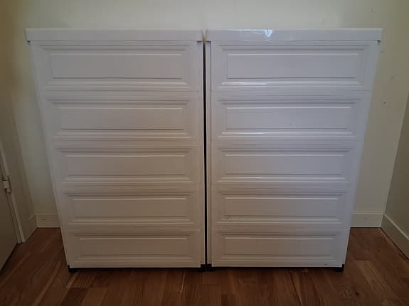 2 st helt nya plastbyråar
