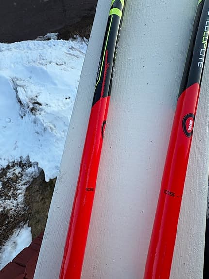 Leki skidstavar alpint röda med handremmar