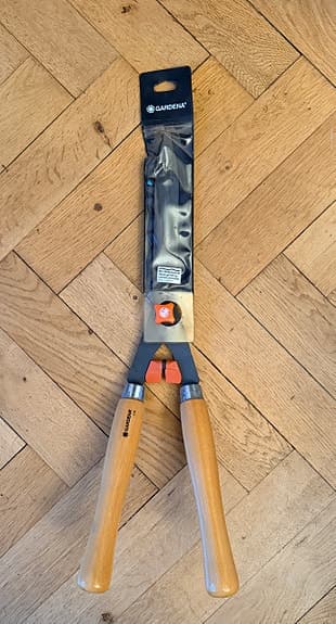 Fiskars sekatör och häcksax samt Wolf-Garten kultivator trädgårdsredskap