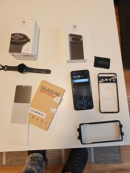 Google Pixel 8 Pro 128 GB och Pixel 2 watch