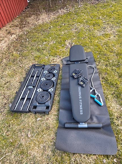 Taurus Fitness träningsbänk, hantelset 50kg och Everlast träningshandskar
