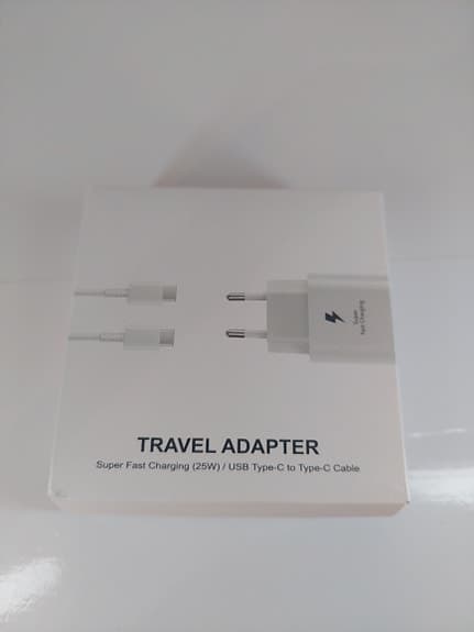 Reseadapter med USB Type-C till Type-C-kabel