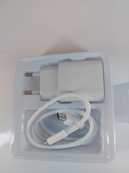 Reseadapter med USB Type-C till Type-C-kabel
