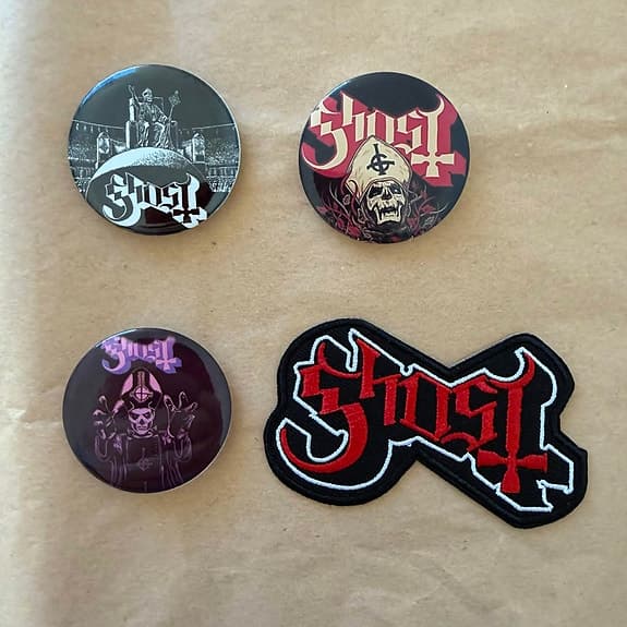 Ghost pins och tygmärke set