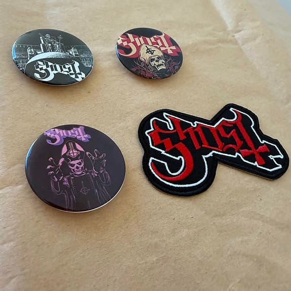 Ghost pins och tygmärke set