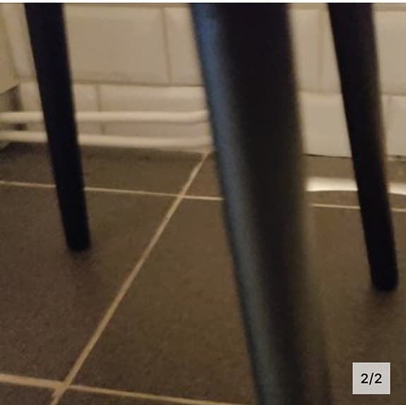 Runt soffbord trä med svarta ben
