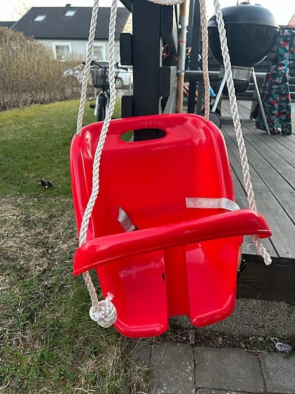 Babysits Hörby Bruk röd
