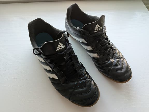 Adidas fotbollsskor