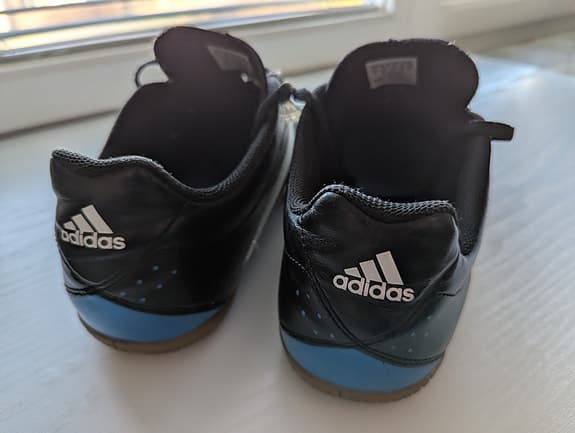 Adidas fotbollsskor