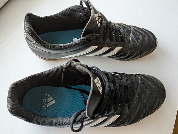 Adidas fotbollsskor