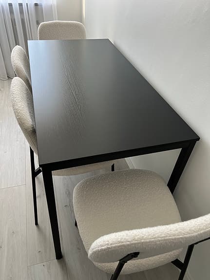 Matgrupp 120 cm med 4 stolar