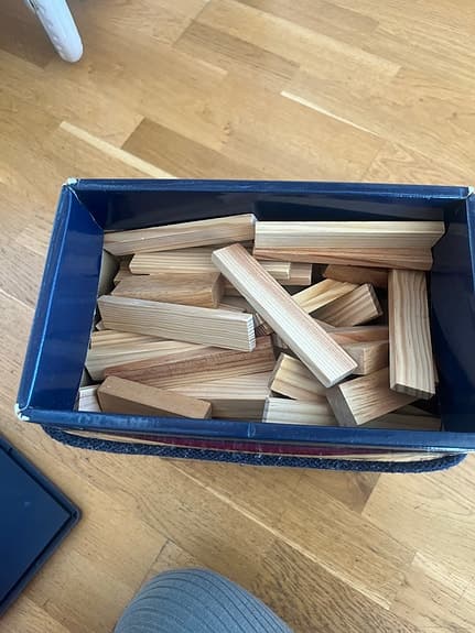 Kapla byggklossar i låda
