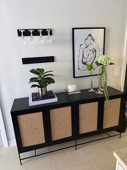 Fint skåp med bra förvaring