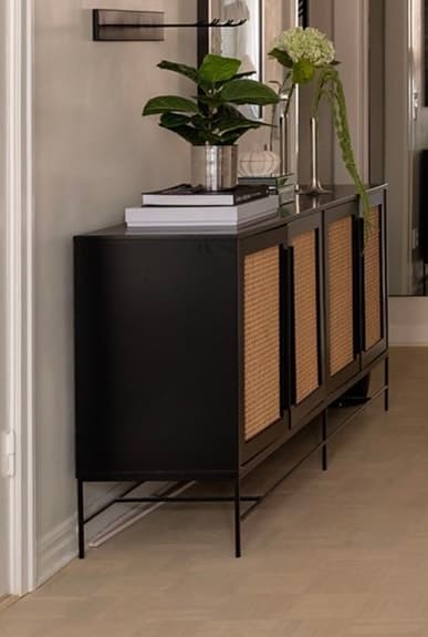 Fint skåp med bra förvaring