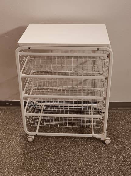 Förvaring med trådbackar