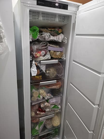 IKEA kylskåp och frysen inbyggd 175x55cm fungerar  bra båda för 1400kr