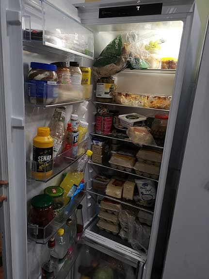 IKEA kylskåp och frysen inbyggd 175x55cm fungerar  bra båda för 1400kr