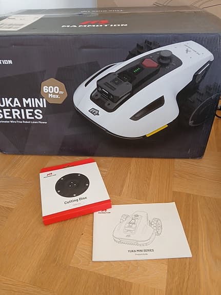 Robotgräsklippare Mammotion YUKA Mini 600 – Med HELT NYTT oöppnat garage! 🏠🌱
