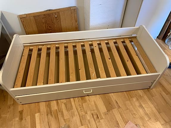Kaptenssäng: Barn/Ungdomssäng med stor utdragbar låda