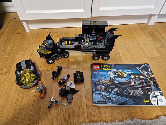 LEGO batman mobil bat base