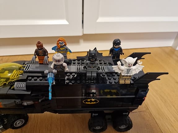 LEGO batman mobil bat base