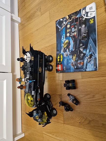 LEGO batman mobil bat base
