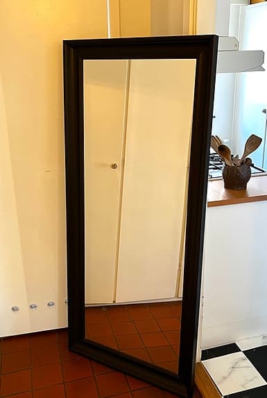 IKEA spegel med svart ram