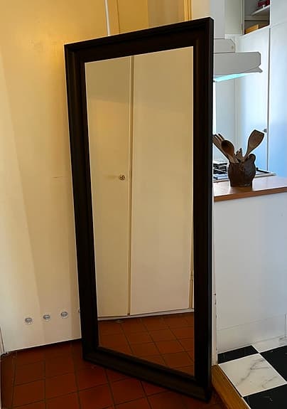 IKEA spegel med svart ram