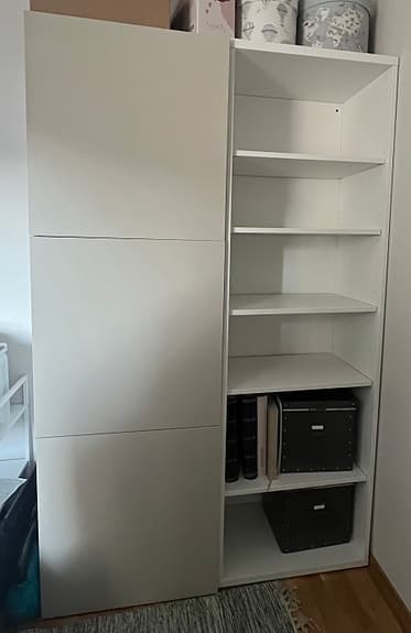 Bestå förvaring med dörrar