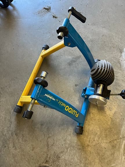 Fluidodatic cykeltrainer