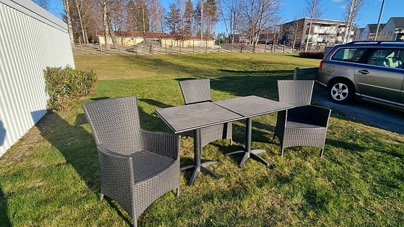 Utemöbler – 3 stolar + 2 bord (platsbesparande & flexibelt)