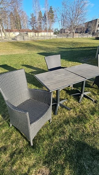 Utemöbler – 3 stolar + 2 bord (platsbesparande & flexibelt)