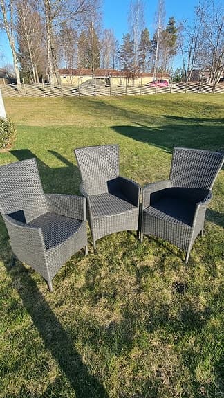 Utemöbler – 3 stolar + 2 bord (platsbesparande & flexibelt)